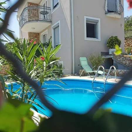Nera Сasa de vacaciones
